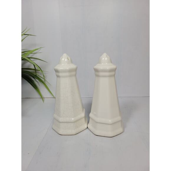 Vintage Pfaltzgraff Heritage White Salt and Pepper Shaker Set, Made in USA - Picture 1 of 5